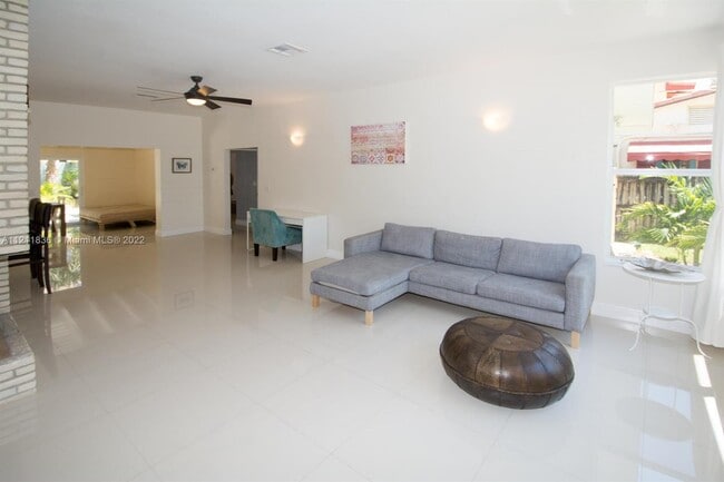 Building Photo - 3048  Center Ave   Fort Lauderdale Fl 33308