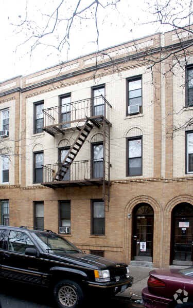 Foto principal - 41-22 49th St