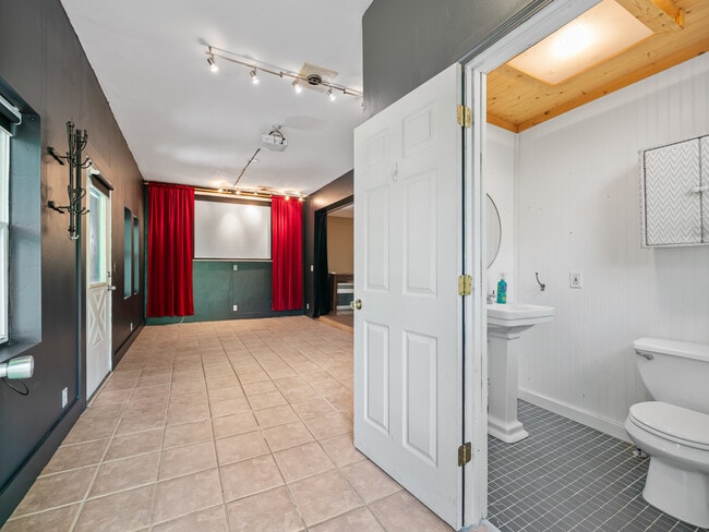 Building Photo - 1896 Highway 80 S