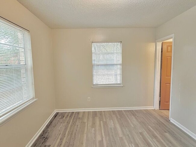 Building Photo - 4930 La Ceiba Dr