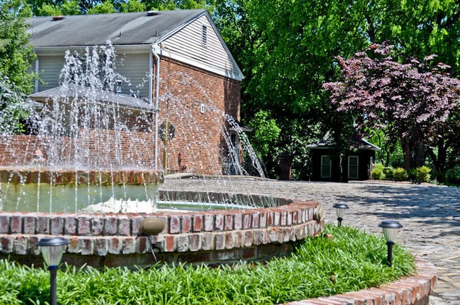 Building Photo - 5025 Hillsboro Pike
