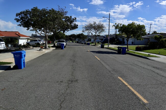 Building Photo - 422 Avenue E