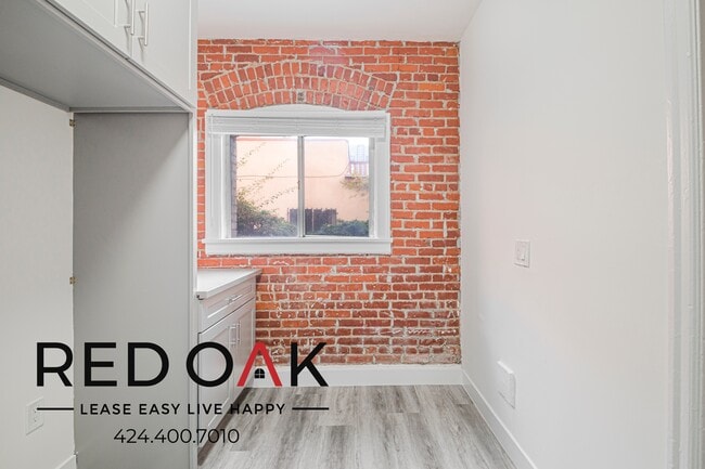 Foto del edificio - 147 Normandie Ave