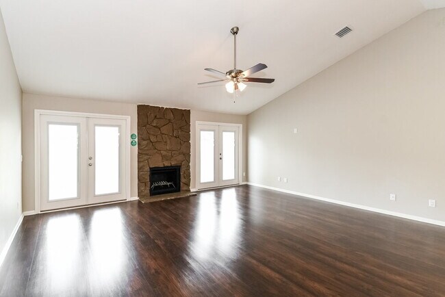 Foto del edificio - 10335 Arrow Forest Ct