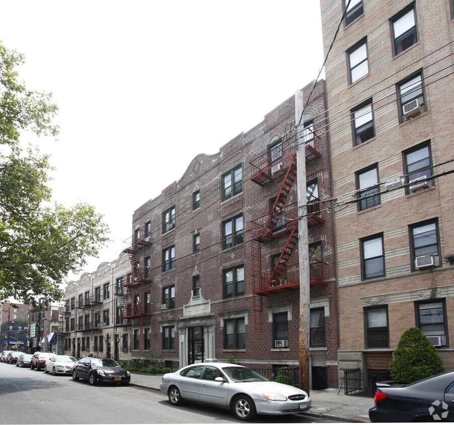 Primary Photo - 1668 E 13th St