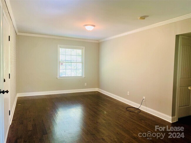 Foto del edificio - 4921 Park Rd