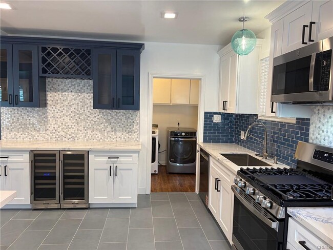 Foto del edificio - 4244 Laurelgrove Ave