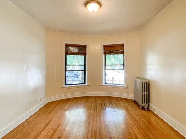 Foto del edificio - 4400 N Greenview Ave