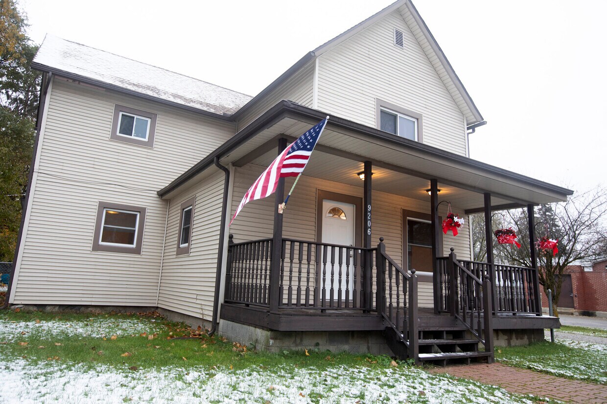 9206 Main St, Whitmore Lake, MI 48189 Townhome Rentals in Whitmore