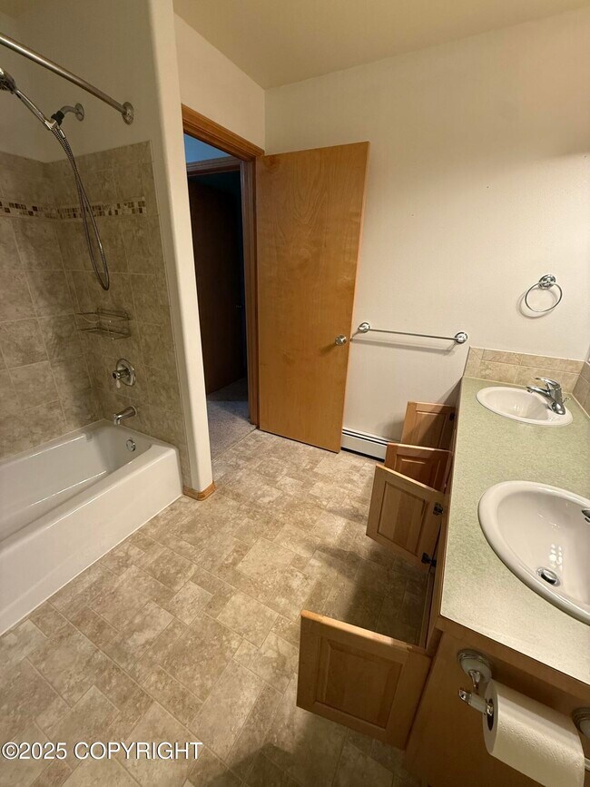 Foto del edificio - 56 Guard Rd