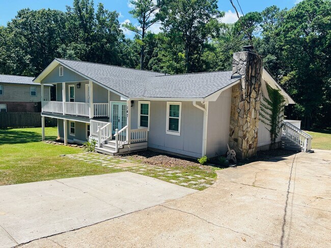 Foto del edificio - Beautiful 3 bedroom, 3 bathroom with large...