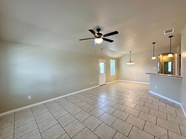 Building Photo - 1306 Vanguard Ln