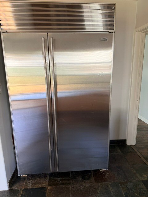 Refrigerador SubZero - 5943 Tujunga Ave