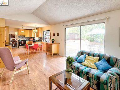 Building Photo - 3404 Hemingway Dr
