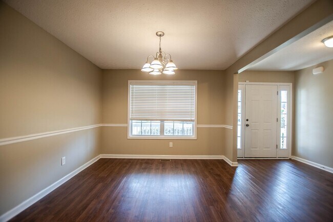 Foto del edificio - Four Bedroom with Bonus!