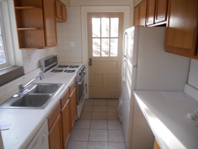 Kitchen - 6008 8th Ave
