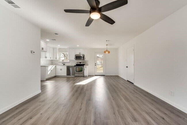 Foto del edificio - Fully remodeled and upgraded 3br home only...
