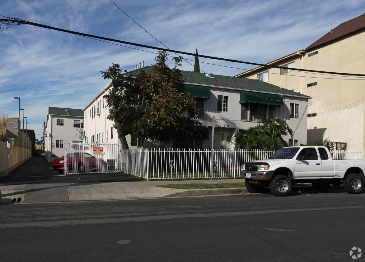 Primary Photo - 1733-1737 N Serrano Ave