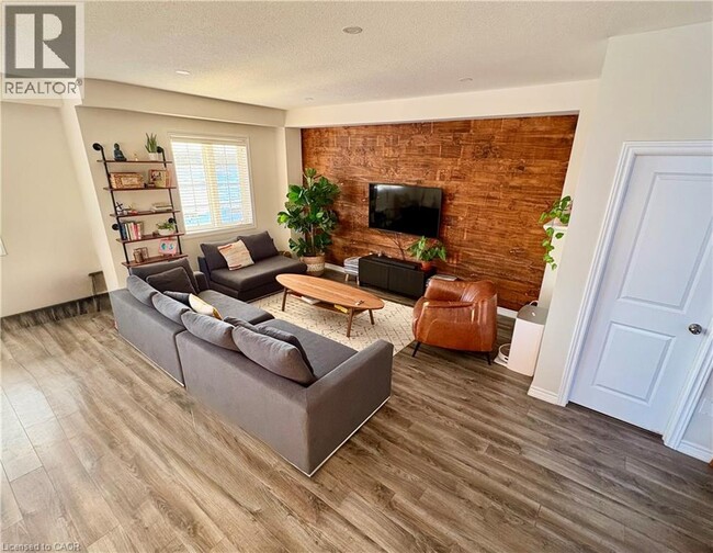 Building Photo - 120 Cole St