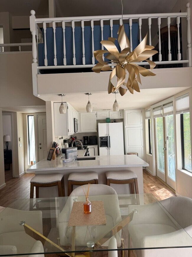 Foto del edificio - Beautiful 3 bed 3 bath townhome ready for move in!