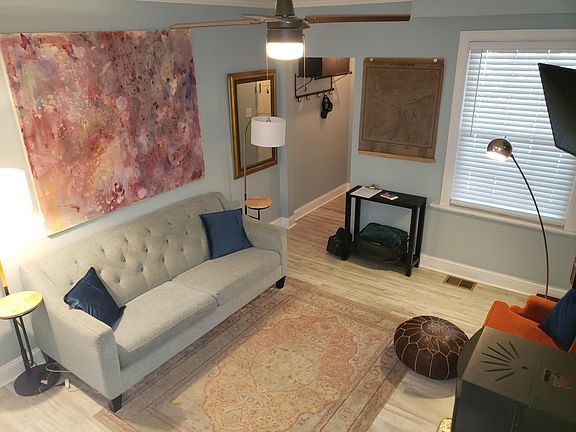 Building Photo - 2204 Mount Royal Ter