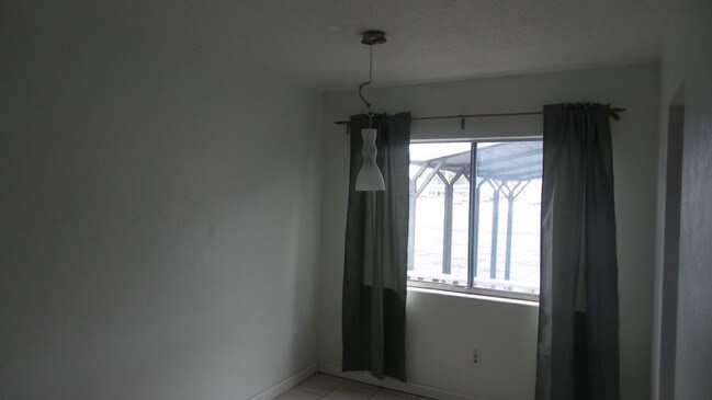 Building Photo - 305 Ridge Blvd
