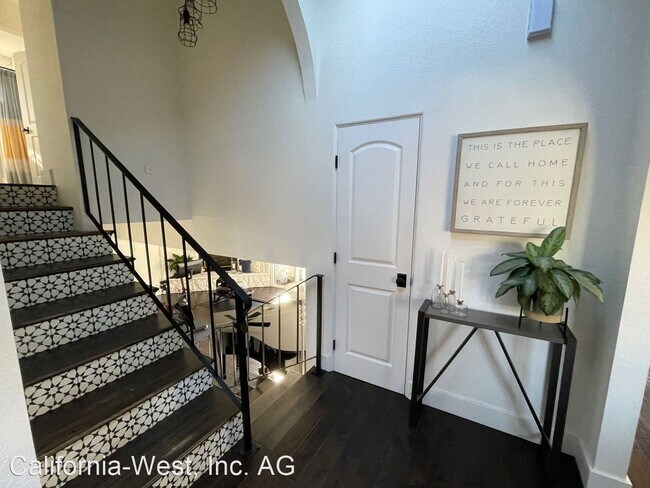 Building Photo - 3 br, 2.5 bath House - 817 Forest Glen Drive