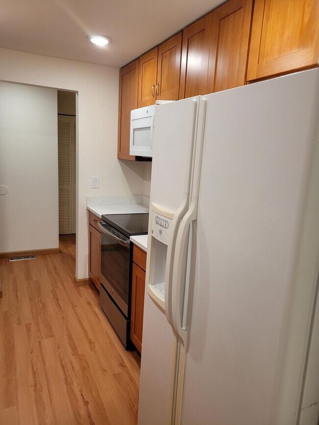 Building Photo - 2 Bed 2 Bath Condo in the Village