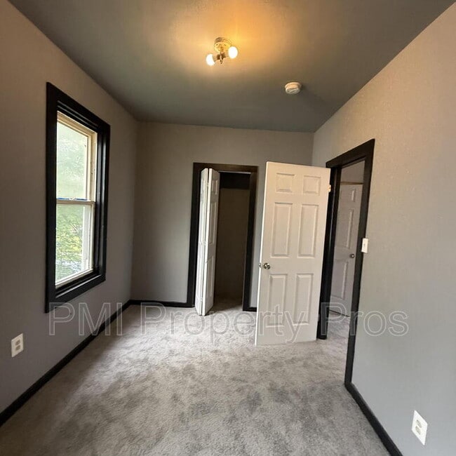 Foto del edificio - 3127 W Garfield Ave