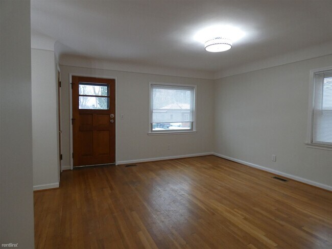 Building Photo - 3 br, 2 bath House - 1054 Canterbury Dr