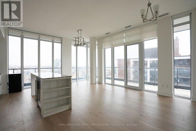 Building Photo - 21 Park St E