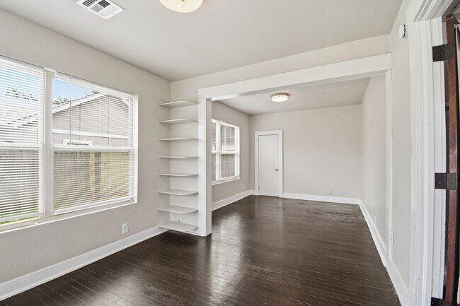 Foto del edificio - 2 Bed | 1 Bath | Tulsa