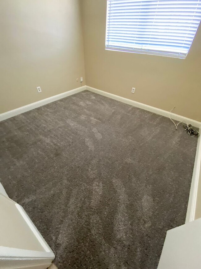 Building Photo - For Rent-4213 Alexander-SW- $2,200 + $2,20...