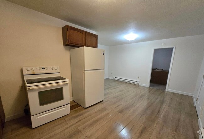 Building Photo - 2001 Dixon St