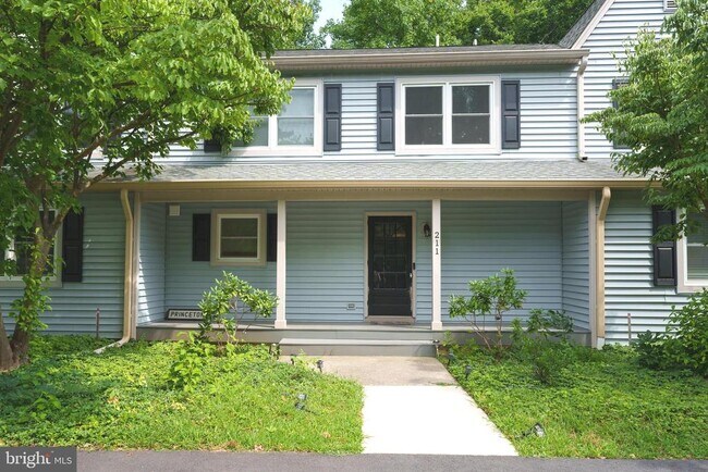 Foto del edificio - 211 Ross Stevenson Cir