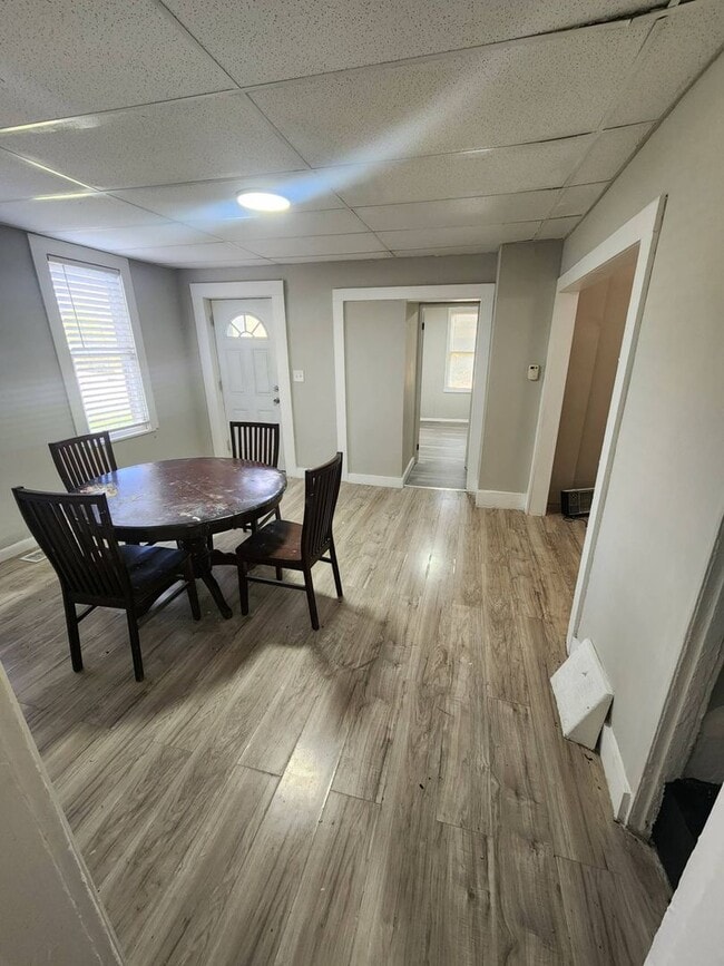 Foto del edificio - Charming 2-Bedroom Property in Prime Location