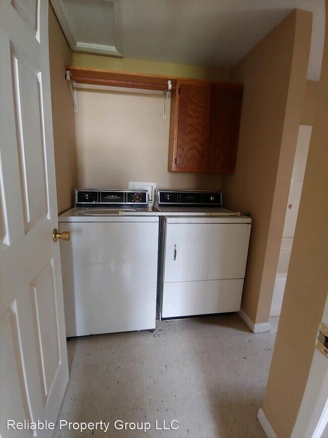 Building Photo - 2 br, 1 bath House - 1720 W 10th Street