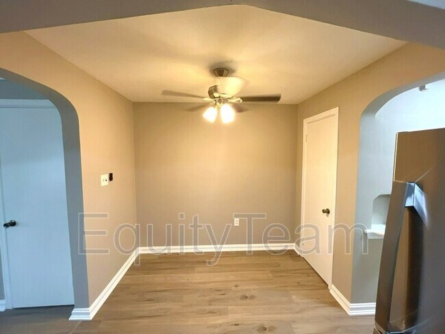 Building Photo - 2769 Losantiville Ave