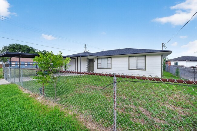 Building Photo - 1200 Cypress St