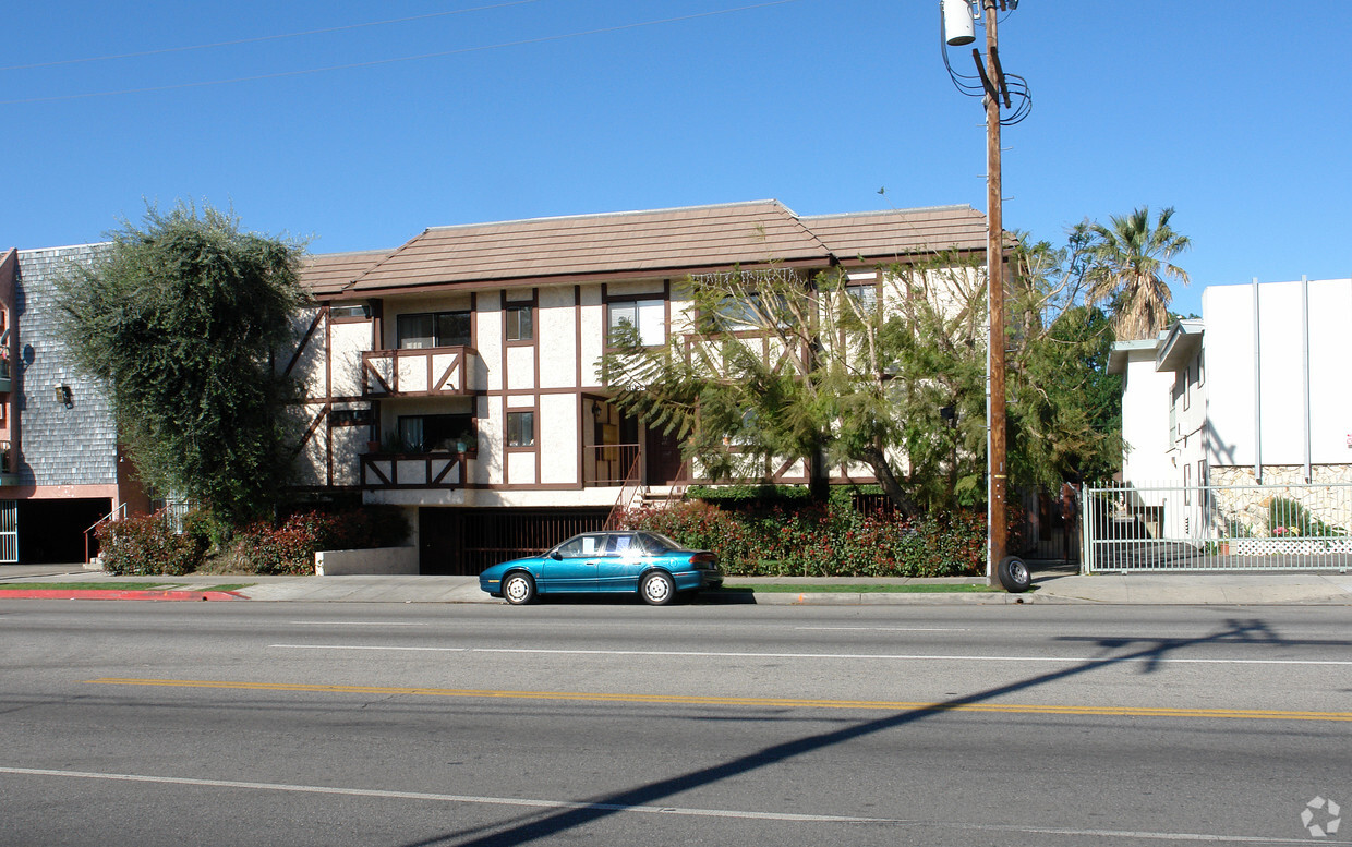 Building Photo - Woodman Manor Apartments
