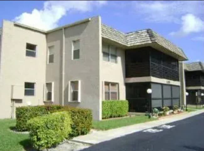 Building Photo - 2800 Riverside Dr