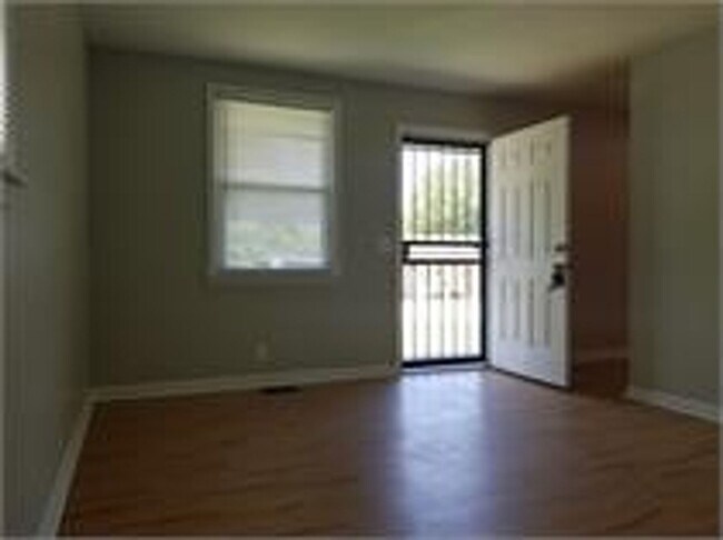 Foto del edificio - 2 bd 1 ba duplex in a Great Location