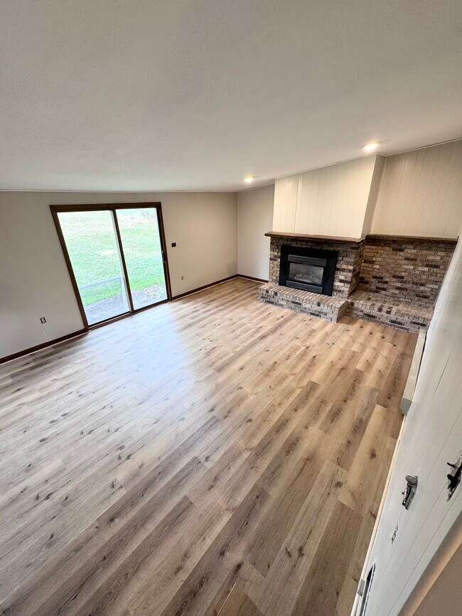 Foto del edificio - 102 E 8th St