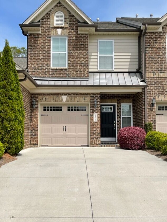 Primary Photo - Townhouse / Burlington