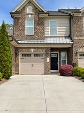 Building Photo - 2823 Grove Park Dr