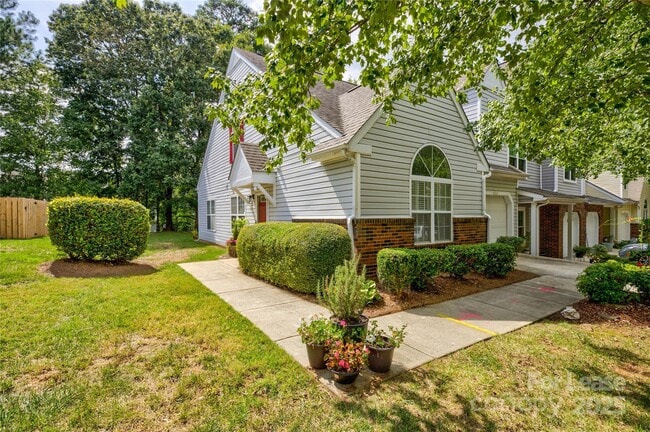 Building Photo - 9014 Roseton Ln