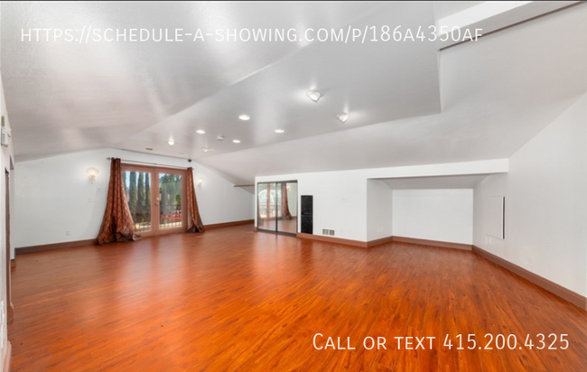 Building Photo - 876 W Ave L
