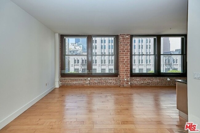 Building Photo - 460 S Spring St