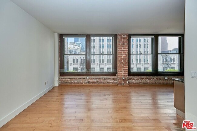 Foto del edificio - 460 S Spring St
