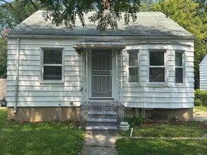 Building Photo - 18941 Elkhart St